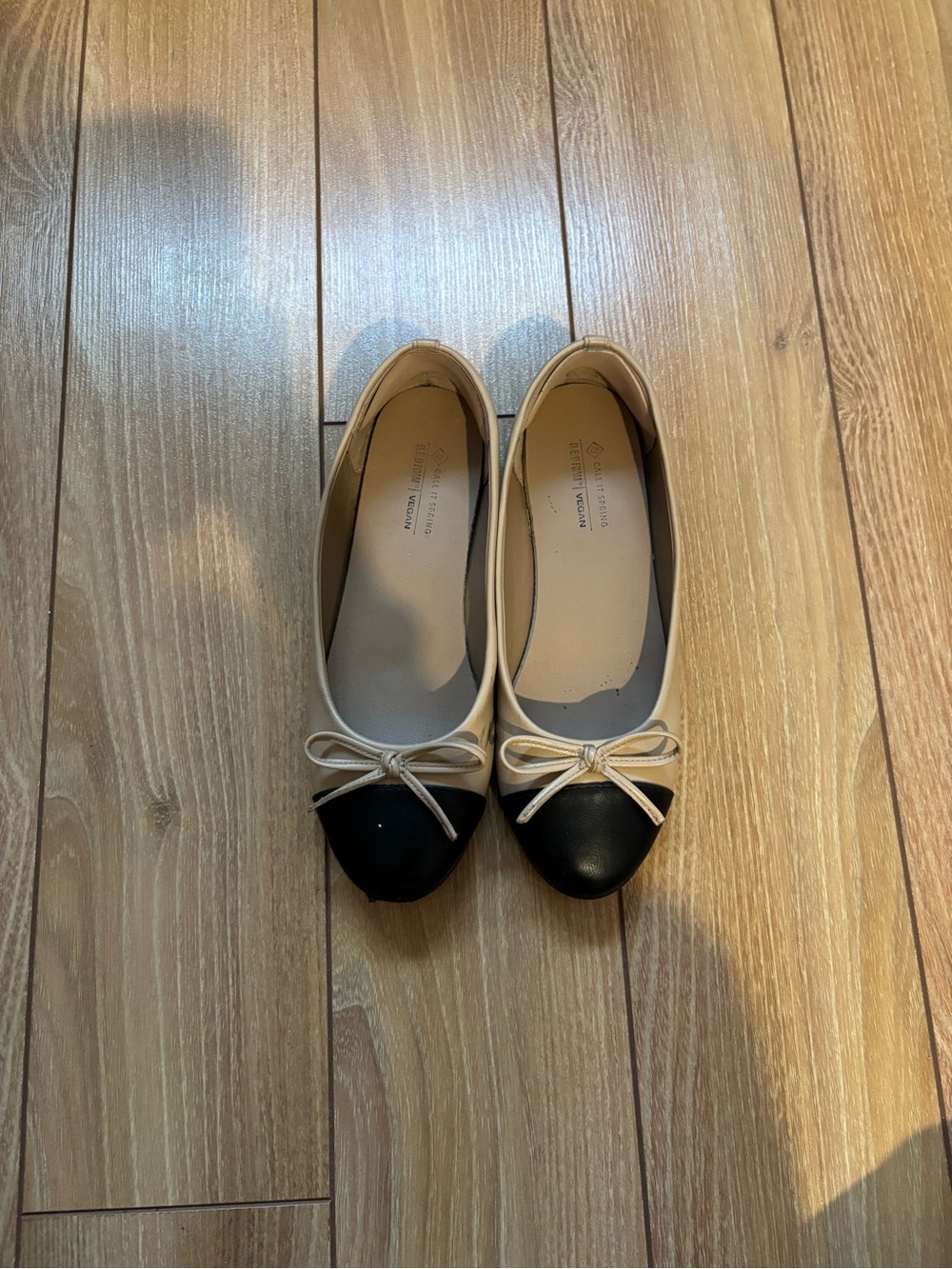 Flat shoes